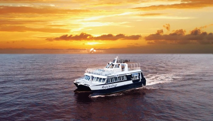 Quicksilver Sunset Dinner Cruise - Book Maui Activities at Auntie Snorkel - 700x400