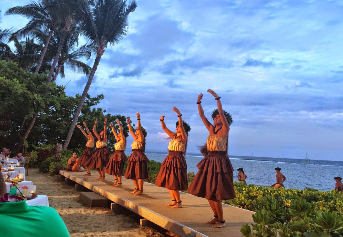 The Myths Of Maui Luau At Royal Lahaina Resort Auntie Snorkel